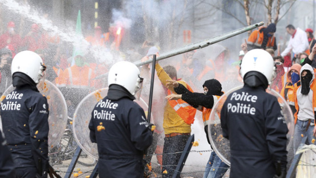 Police using water cannons to disperse protesters in Brussels