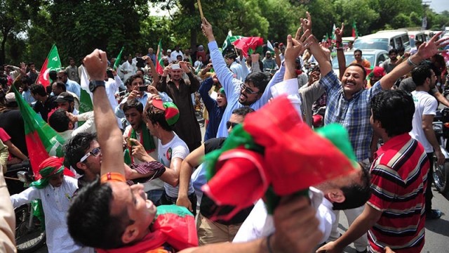 Updates: PTI’s Azadi march towards Islamabad