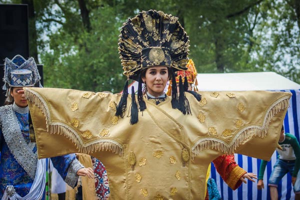 Performing Arts in Uzbekistan: “El Merosi"--the theater of historical costumes Samarkand