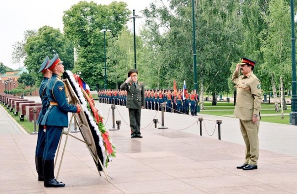 Pakistan Army Chief reached Moscow