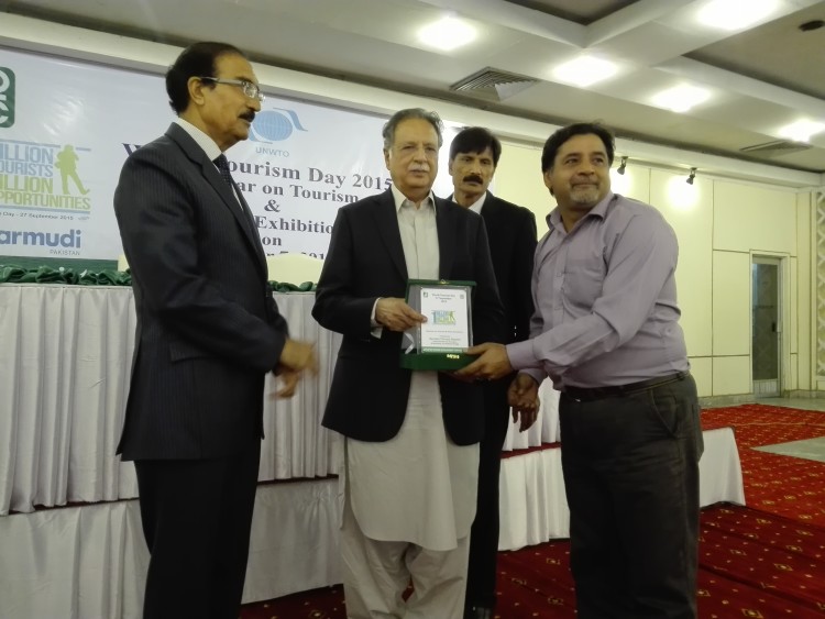 Former Consultant to Ministry of Tourism Government of Pakistan and President The Region Initiative Agha Iqrar Haroon receiving shild from Federal Minister for Heritage Senator Pervaiz Rasheed today at Rawalpindi-Islamabad