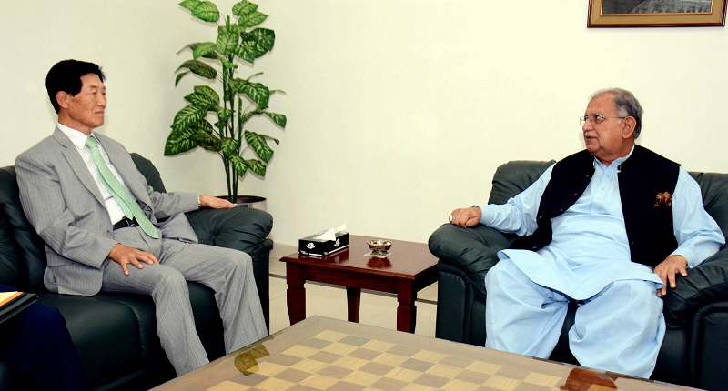 OUTGOING AMBASSADOR OF REPUBLIC OF KOREA, DR. SONG JONG-HWAN CALLED ON FEDERAL MINISTER FOR INTER-PROVINCIAL COORDINATION MIAN RIAZ HUSSAIN PIRZADA IN ISLAMABAD ON MAY 12, 2016.