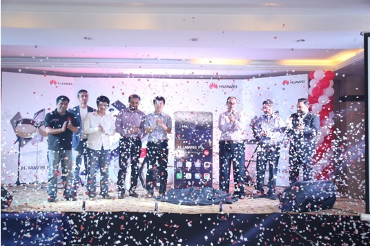 Huawei Conducts A Training Session of Dealers & Bloggers regarding Huawei P9