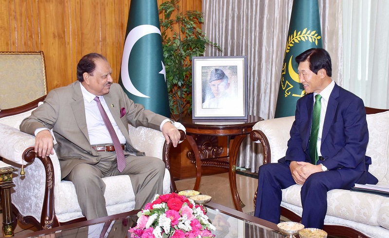 Outgoing Ambassador of South Korea to Pakistan, Dr. Song Jong-Hwan called on President Mamnoon Hussain at the Aiwan-e-Sadr, Islamabad on May 10, 2016.