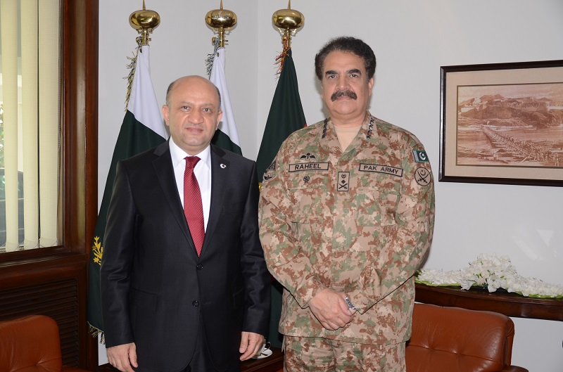 Turkey’s Minister of National Defence Fikri Isik and General Raheel Sharif