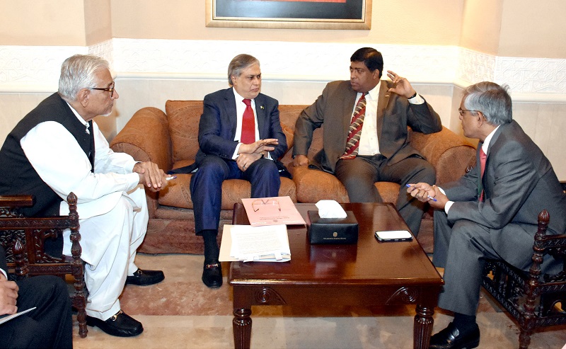 Finance Minister of Sri Lanka Mr. Ravi Karunanayake called on Finance Minister Senator Mohammad Ishaq Dar in Islamabad on August 27, 2016.