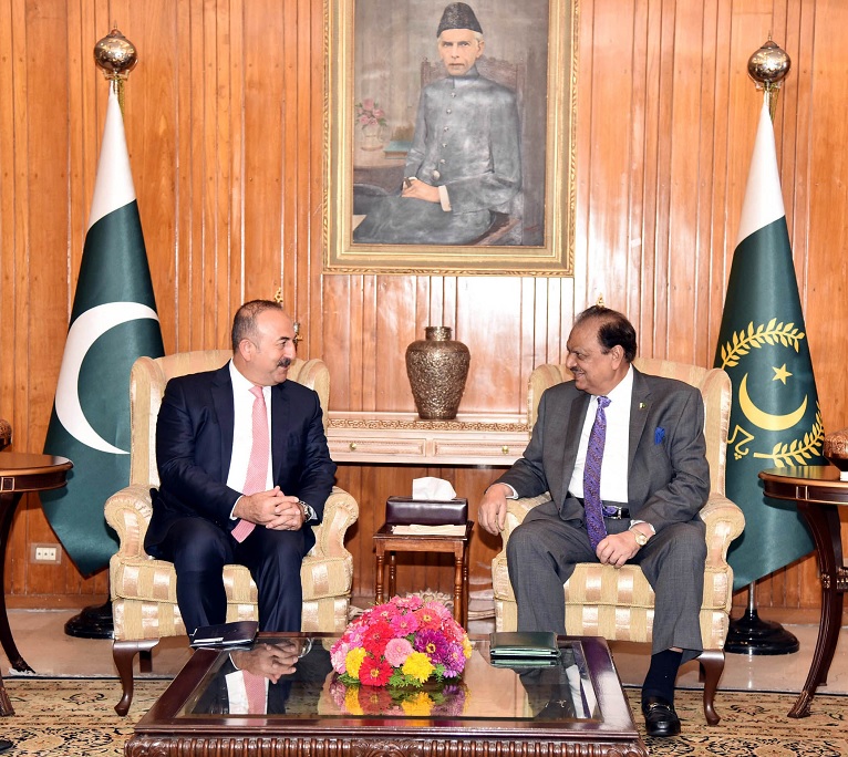 Turkish Foreign Minister Mevlut Cavusoglu and President Mamnoon Hussain