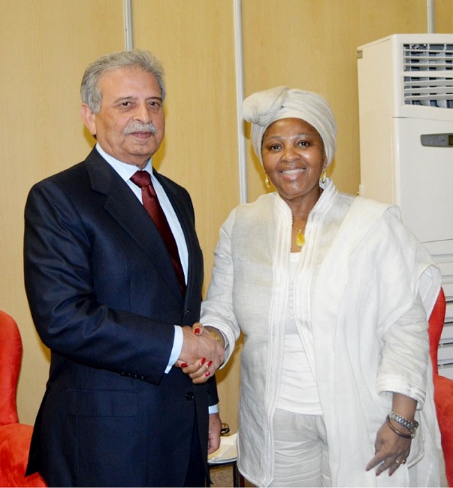 RANA TANVEER HUSSAIN, FEDERAL MINISTER FOR DEFENCE PRODUCTION SHAKING HAND WITH MS. MAPISA-NQAKULA, MINISTER OF DEFENCE OF SOUTH AFRICA AFTER HOLDING BILATERAL TALKS IN PRETORIA ON SEPTEMBER 16, 2016.