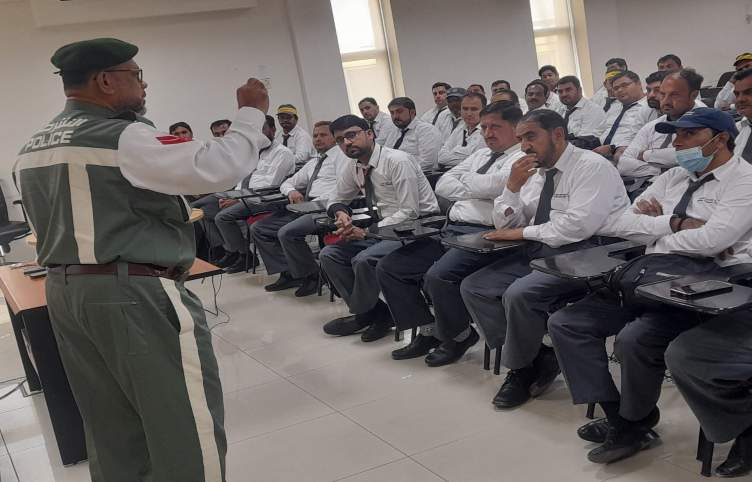 Dubai Police organises informative lectures & workshops for government employees
