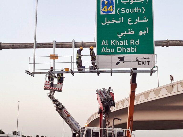 Dubai Transport Authority completes maintenance on works on 67,816 traffic & directional signs
