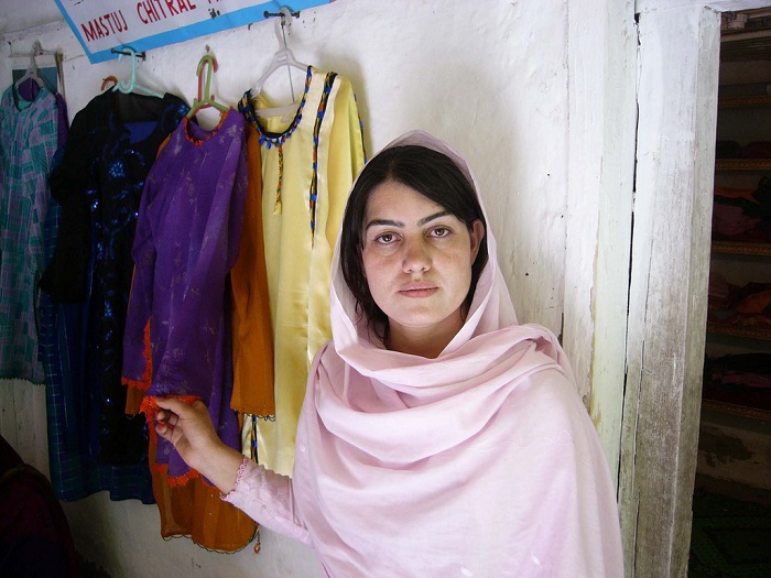 Chitral girls participate in fashion designing, gem stone cutting ...