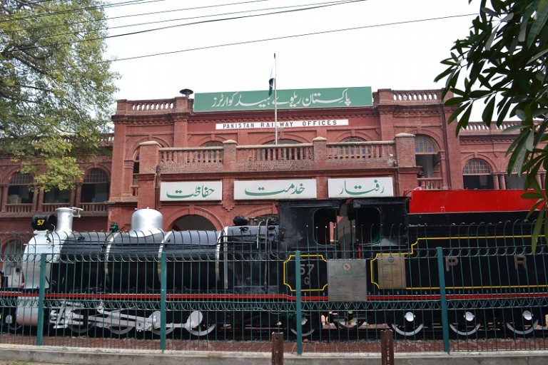 Pakistan Railways to get around Rs 140 milion per annum through advertisement