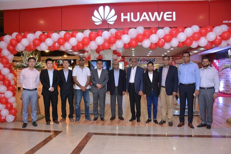 Huawei opens another brand Outlet at Fortress Square, Lahore