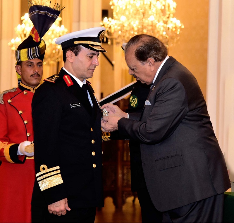 President Mamnoon confers Nishan-e-Imtiaz (military) on Saudi Naval Commander