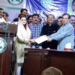 Marriyum Aurangzeb hands over 8th Wage Board Award documents to PFUJ