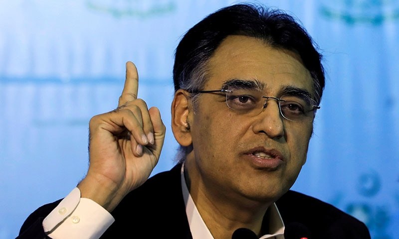 Smart lockdown - The Federal Minister for Planning, Development and Special Initiatives Asad Umar has said that 884 areas of Pakistan have been placed under the smart lockdown with more than 200,000 people impacted due to restrictions. While giving a media briefing from National Command and Operation Centre (NCOC) in Islamabad on Saturday about the Coronavirus (COVID-19) situation, the minister said that more than 1,900 precious lives have so far been lost in Pakistan in this killer disease which shows the enormity and gravity of the situation. Asad Umar said that work has been done to improve testing systems and now over 22,000 tests are being conducted daily. The minister said that on February 8 when the first cases emerged there were only eight laboratories capable of testing people in the Country, adding added that this number has increased to dozens. The planning and development minister said that the number of ventilators in the Country has seen two fold increases in four months. In addition, he said that scientific institutions of the Country in collaboration with private sector have started producing face masks and protective clothing. Asad Umar said that our first and foremost priority is to slow the pace of spread of Coronavirus pandemic. The minister said that two of the most important components of this strategy are to strictly follow the precautionary measures advised by medical community and to bring changes in our lifestyles. Asad Umar said that second priority of the government is to improve the health services for people. The planning minister urged the people to take precautionary measures against COVID-19 seriously to protect their lives and of others. He said that the people who are not adopting precautionary measures are not only risking their own lives, but also the lives of others with whom they come in contact with. The minister said that district administrations across the Country have been directed to take strict action where people flout the rules and standard operating procedures (SOPs).