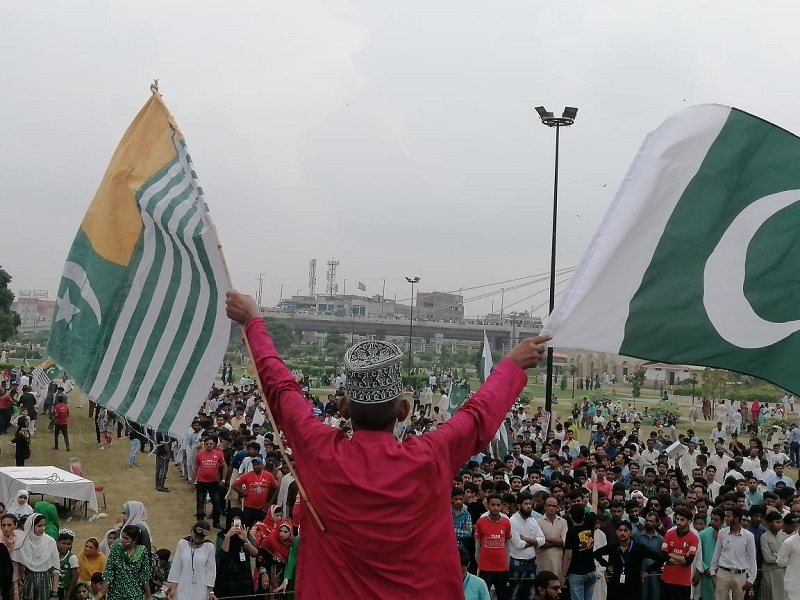 Kashmir's Accession to Pakistan Day - Amid heightened restrictions under the guise of COVID-19 but primarily aimed at suppressing the voices of Kashmiris for their due rights, India is once again licking the dust on Sunday when Kashmiris on both sides of the Line of Control (LoC) and all over the world are observing the Accession to Pakistan Day. The Day commemorates the unanimous passing of a resolution on July 19, 1947 by Kashmiris at a meeting of the All Jammu and Kashmir Muslim Conference in Srinagar for their accession to Pakistan. However, their right to self-determination was always denied and the valley was forcibly acceded to India. Therefore, Kashmiris’ desire to be acceded to Pakistan – with which they share bonds of religious, geography, and culture – yet remains unfulfilled. The Kashmir’s Accession to Pakistan Day will be observed with a renewed pledge to continue the struggle for freedom from Indian occupation and complete merger of Jammu and Kashmir with Pakistan. Since its Occupation by the Indian forces, more than 450,000 Kashmiris have rendered sacrifices for their freedom and the Jammu and Kashmir’s accession to Pakistan, as per the Kashmir Media Service. Their desire to live with Pakistan was reinvigorated last year when India revoked its Special Status on August 5 and turned the entire valley of Jammu and Kashmir into a prison by imposing unlimited restrictions. Repenting over their decision to prefer India over Pakistan in 1947 when New Delhi revoked the Article 370 in August last year, the President of the Jammu and Kashmir Peoples Democratic Party (PDP) and the former Chief Minister Jammu and Kashmir (J&K) Mehbooba Mufti also termed it a mistake and admitted that alignment with India had backfired.