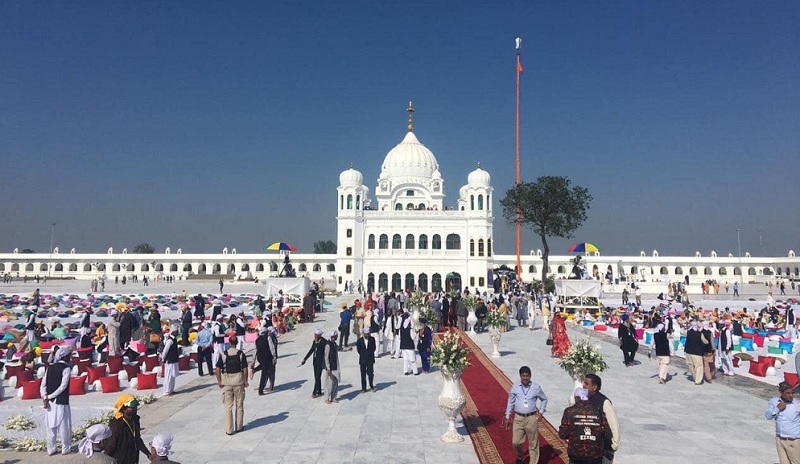 Kartarpur Corridor - Pakistan has conveyed its readiness to the Indian side to reopen the Kartarpur Corridor on Saturday on the occasion of the death anniversary of Maharaja Ranjeet Singh. The Kartarpur Corridor was inaugurated on November 9, 2019 by Prime Minister Imran Khan. The opening of the Corridor on the eve of the 550th Birth Anniversary of Baba Guru Nanak fulfilled the long awaited desire of Sikh devotees of the international community. The Kartarpur Corridor is a true symbol of peace and religious harmony. This landmark initiative by the Government of Pakistan has been immensely appreciated by the Sikh community all over the world including India. The first Guru of Sikhism, Baba Guru Nanak Saheb, had spent the last 18 years of his life in Kartarpur. The Corridor was temporarily closed on March 16, 2020 due to the COVID-19 pandemic. “As the religious places are gradually opening up around the world, Pakistan has also made necessary arrangements to reopen Kartarpur Sahib Corridor for Sikh pilgrims,” the Foreign Office said in a statement on Saturday. “To ensure adherence to the health guidelines, Pakistan has invited India to work out necessary standard operating procedures (SOPs) for reopening of the Corridor.”
