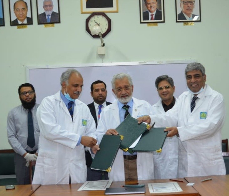 Coronavirus - University of Health Sciences (UHS) and Shaheed Zulfiqar Ali Bhutto Medical University (SZABMU) and Pakistan Institute of Medical Sciences (PIMS) have joined hands to defeat the deadly Coronavirus that wrought havoc across the globe. A Memorandum of Understanding (MOU) has been signed between UHS, SZABMU and PIMS for collaboration on various aspects of research in COVID-19. 