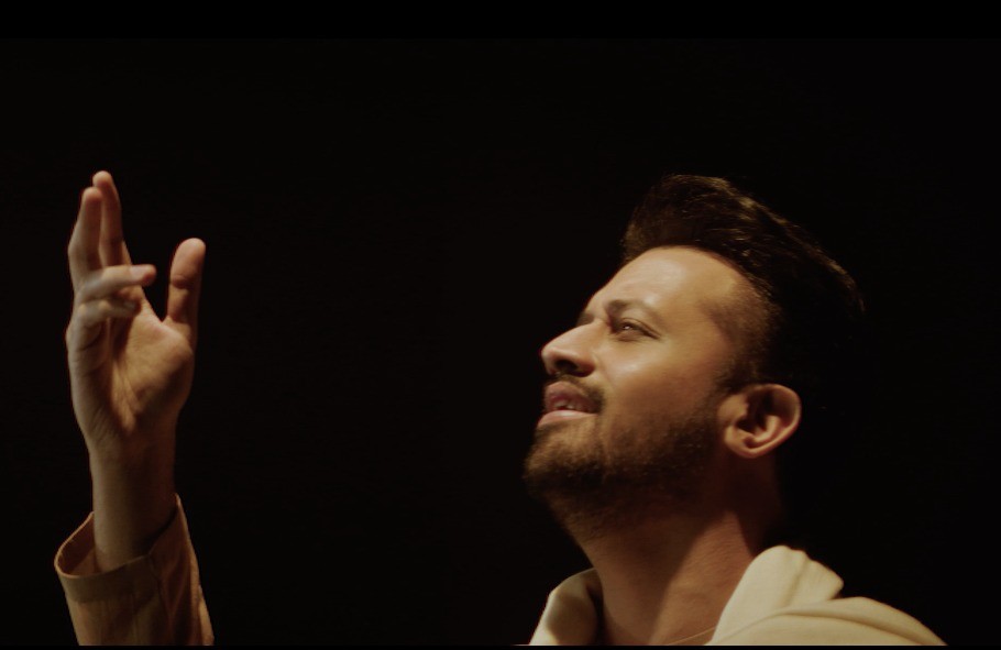 Atif Aslam - Renowned Pakistani singer Atif Aslam has decided to take a break from the music industry and devote much of his time to religion. Recently, Atif amazed everyone by recitation of Azaan and 99 Asma-ul-Husna in a soul-stirring voice. Atif Aslam is going to be the third famous Pakistani singer after Junaid Jamshed, Ali Haider and Najam Sheraz who developed an inclination towards the religion. Besides recently two prominent faces from the showbiz industry Ali Hamza Abbasi and Feroze Khan also announced to walk down the religious path. However, Atif is not going to completely leave the music industry as he said that “I want to keep myself attached to my religion while still being part of the world”. The singer further added that, “I feel happy knowing that there are youngsters who are not just listening to my music but are also getting inclined towards these things. But I am still not quitting music.” Atif also expressed his wish of reciting the Azaan at the Holy Ka'bah in Mecca. He explained that why he decided to recite and record the Azaan. He said that “I had heard that in Prophet Muhammad (PBUH)’s time when things used to be tough, the people used to go to their roofs and recite the Azaan. That is where the idea came from and without any hesitation or second thoughts, I went ahead with it,” “A day before recording it, I couldn’t sleep at night and couldn’t contain my excitement. The feeling was beyond words. I never thought I’d be blessed enough to get a chance like this,” The award-winning singer said that “I wouldn’t be here without my parent’s blessings,”