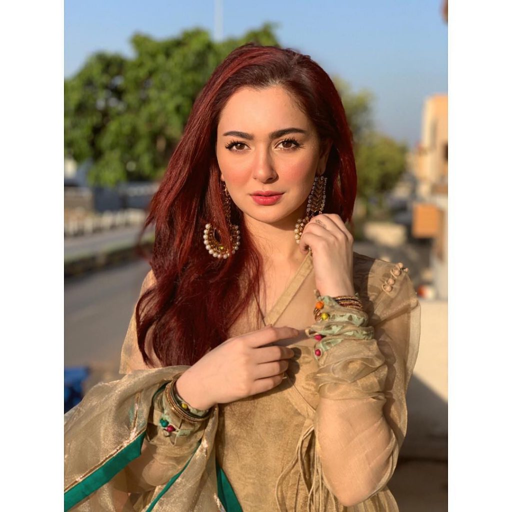 Here’s What Hania Amir Had To Say To A Crazy Fan Who Sends Her Songs In DM  Hania Amir is the new face of the Pakistani entertainment industry. She is in the news all the time, everywhere. People are adamant on keeping the eye on her every move. Be it her relationship with Asim Azhar or any project that she is working on, people are always haunting her especially on social media. As with celebrities who have crazy fans on social media, Hania Amir has got herself one as well.  In a recent series of stories, Hania shared a story about a crazy fan. Even though the stories have now disappeared from her timeline, we have brought the fresh news here for you. In the chain of stories, Hania shared an incident where while recently checking her DMs she came across a fan who constantly sends her random songs in his voice.  Not one, not two, but dozens and dozens of songs sung by him for Hania only. Laughing like a crazy, she started the stories as:  “Just going through my DMs right now and I just realized there is a guy called Owais….  He randomly sends me voice notes, singings songs and I am so thankful for that. “  She continues it by addressing the sender directly:  “I have been very entertained… Extremely entertained… I heard all the voice notes you sent and if you are watching these stories, they were amazing. I enjoyed them a lot.  Hania further went on to appreciate him by saying:  “It is a very cool thing to do.”  She closes the stories by telling her Insta followers how this guy has constantly been sending her these voice messages for ages with either random songs or just random messages. In her final message to the guy, she said:  “Good job! Good job! I love it.”  It seems like all the celebrity fanboying that Owais was doing till now has finally paid off, since Hania Amir has finally paid attention to him in front of her millions of followers.  Hania Amir's Response to her fan - Video