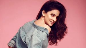 Saba Qamar Reveals How She Got A Bollywood Movie For The First Time Saba Qamar debuted in India against the acting legends of all time – the late Irrfan Khan. Her first Bollywood movie, Hindi Medium, was an absolute success and not only got her a nomination in various prestigious awards but managed to stir up a real change. There is one thing she never made public, and that was how she was selected and contacted by the Indian producers for this movie, Recently, in an interview with Samina Peerzada, Saba Qamar revealed how the producers approached her for the movie. “One day I got a call from Maddock, which were behind the movie. The casting director Honey Tehran was behind the phone. He said that they are making a movie starring Irrfan Khan. “I thought somebody was prank calling me. It is a joke. Why would someone in India know about me and work with me? The relations between India and Pakistan were so tense.” Saba thought that someone was pranking her, so she continued to ignore them for almost two weeks. However, after that, they called and said that they were seriously interested to cast her. To this, the Hindi Medium actress asked them to send the script of the movie to her. “They sent the whole script, on me asking only once! I was like, wow… I loved the script, and I was a huge fan of Irrfan Khan already.” She continued to talk about her experience with Irrfan Khan, and how he was always there to support her. She said he was always supportive and pacified her at times when she couldn’t perform the scene correctly. Saba further said that he was a very spontaneous actor who never rehearsed, and his acting talent was almost natural. She said: “I learned a lot from him. I am indebted to him. He took the fear out of me. After working with him, you can send me to ground full of people, and I will face them without any fear.” Unfortunately, this was the only Indian movie Saba Qamar could work in since the relations between India and Pakistan are tense presently. 
