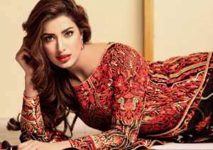 Mehwish Hayat Reveals Why She Never Had A Boyfriend Mehwish Hayat is always in the news one way or the other. From her acting skills to items songs in movies to Nishan-e-Imtiaz, she has always garnered the spotlight of the audience. People are always keen to know what’s going on in her personal life. Among the Pakistani celebrities that are trending these days, let’s just say that Ms. Hayat is the most secretive of all. We never see her sharing her personal life or behind the scenes of her professional life. However, Wajahat Rauf – one of the famous directors of Pakistan – has a way of getting information out of everyone. Mehwish Hayat is famous for her having a staunch persona in the industry. Through her years and years of careers, there hasn’t been a single time when she has become a part of any rumor or controversy. Neither has she ever been spotted with a guy and nor have we ever come across any of her relationships. When Wajahat Rauf called Mehwish Hayat in his YouTube show ‘Voice Over Man’, obviously one of the questions he asked was Mehwish hasn’t dated anyone especially in showbiz. To which, she said: “That’s a sad story.” She further went on to tell him the actual reason by saying: “I never had a boyfriend, because I started off very early, and I don’t want to have someone in my life who is with me because I am Mehwish Hayat and I can become a trophy wife.” Explaining her desire for the right man, she said: “I want somebody to love me for who I am.” This goes on to prove that Mehwish is a strong-headed woman who will never compromise on her standards of love. We wish that she can find someone soon who can love her for who she is and not her status. Regardless of that, we are sure her fans love her unconditionally. 
