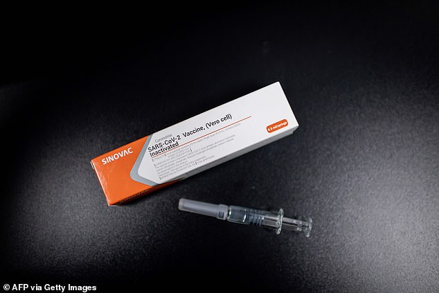 COVID-19 vaccine - A Chinese Company has developed a COVID-19 vaccine and tested successfully it on humans, triggering a hope for millions of people infected by the Novel Coronavirus around the world. The vaccine ‘CoronaVac’ was developed by a Beijing-based Sinovac Biotech Limited. The Company launched the trial process at the Jiangsu Provincial Center for Disease Control and Prevention in eastern China, as per the Daily Mail. The initial reports suggested that the test yielded encouraging results as none of the volunteers ranging from between 18 to 59 years of age suffered any side effects while more than 90 percent of them developed an immune response to the COVID-19. The Sinovac Biotech Limited said that the vaccine is safe, and it has gone through two testing phases while the paperwork is underway to initiate the third phase of trials. In a statement, the Chairman, President and CEO of Sinovac Weidong Yin said that “Our Phase I/II study shows CoronaVac is safe and can induce immune response.” “Concluding our Phase I/II clinical studies with these encouraging results is another significant milestone we have achieved in the fight against COVID-19,” Weidong Yin said. It’s worth mentioning that as per the World Health Organization (WHO), more than 130 trials are currently under way across the World to develop a vaccine against COVID-19.