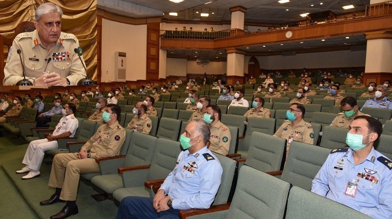 Pakistan army - The Chief of Army Staff (COAS) General Qamar Javed Bajwa visited the National Defence University (NDU) in Islamabad on Thursday, the Inter Services Public Relations (ISPR) said. While addressing the participants of the National Security & War Course, the COAS shared his thoughts on security environment of the region and his vision of enduring peace in Pakistan. Highlighting internal and external challenges to National Security, the COAS said that full spectrum of these challenges demands comprehensive national response and strengthening of all state institutions. The COAS said that Pakistan army will keep doing all that is required of us for provision of secure environment for sustained socio-economic progress. The COAS also reiterated that Pakistan army is committed to defence & security of the Country & shall continue to perform with national support. On arrival at NDU, the COAS was received by the President NDU Lieutenant General Muhammad Saeed.
