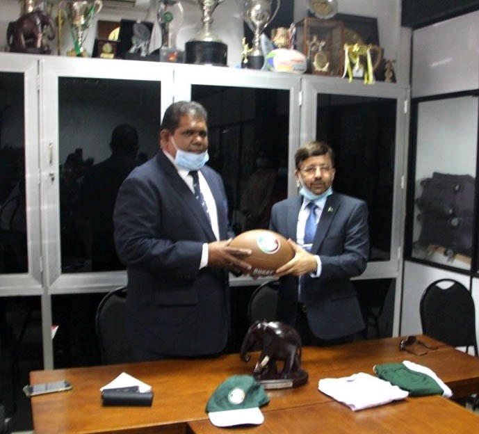 Rugby - The High Commissioner of Pakistan Major General (retd) Muhammad Saad Khattak on Tuesday met with President of Sri Lanka Rugby Lasitha Gunaratne at Old Sports Ministry Complex in Colombo. The High Commissioner on behalf of the government of Pakistan gifted Pakistan made rugby balls & sports kits to the president of Sri Lanka Rugby. The Sri Lanka Rugby president appreciated and thanked the government and people of Pakistan for this kind gesture. During the meeting, the High Commissioner emphasized on the importance of enhanced collaboration between the two brotherly Countries for the uplift of our people. Major General (retd) Muhammad Saad Khattak further said that Pakistan is committed to provide continued support to Sri Lanka in enhancing the younger generation’s nation-building capacities with better sports opportunities. Both Countries value this broad-based relationship due to their mutual benefits and which will hopefully continue to flourish in the years ahead.