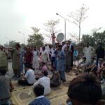 24 News - The Employees of 24 News on Monday blocked the Main Multan Road in Lahore and staged a protest sit-in against the suspension of Channel’s license by Pakistan Electronic Media Regulatory Authority (PEMRA). On July 3, the PEMRA suspended the license of 24 News over its illegal transmission, arguing that the “Value TV” illegally using the name as “24 News” holds a license for Entertainment content whereas it was persistently illegally and unlawfully airing News & Current Affairs in continues violation of PEMRA laws. However, the 24 News Management termed it an attack on freedom of press, and accused PEMRA of unilaterally initiating the action without taking the Channel’s position into account. Eventually on Saturday, the 24 News Management decided to shut down the Channel. In a bid to register their strong protest against PEMRA’s act, the employees of 24 News staged a protest sit-in on the Main Multan Road in Lahore, and halted the traffic movement. The employees said that they are holding a peaceful protest; however, neither Deputy Commissioner (DC) nor Assistant Commissioner (AC) has so far visited them and listened to their concerns.