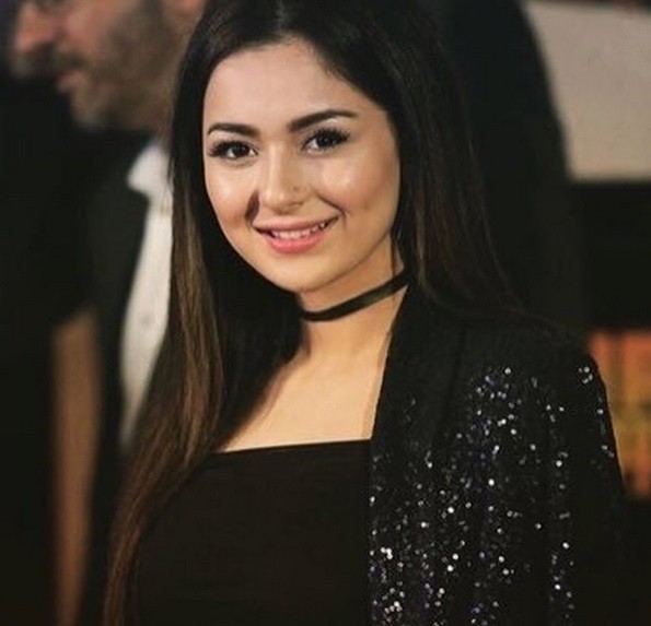 Hania Amir Is Learning Music During Quarantine Hania is a lot of things, and talented is on the top of them. Since the Corona preventive measures started, we have seen her taking her extreme talents to her Instagram stories. Sometimes it is cooking, and the other times it is art. But now, we have seen a new side of her that we were already aware of but did not she will be pursuing actively. What Is Hania Up To? In a series of recent Instagram stories, Hania reshared from Shazia Wajahat’s Instagram account – who is the wife of ace-director & host Wajahat Rauf and the mother to the uber-talented Aashir Wajahat – we can see her singing or at least practicing too. She is seen singing in unison with the musical instrument, practicing a duet, and signing a solo too. Looks like she is in a full training mode to ensure that none of her attempts go to waste. Who Is Her Teacher? Aashir Wajahat might be one of the youngest stars of the entertainment industry, but his talent knows no bounds. From acting in his father’s Karachi sey Lahore installments to singing various songs in festivals as well, he has proved his mettle. This is why his talent attracted Hania who became the student of Aashir and his fellow young musicians. In the stories shared, we can see Aashir guiding Hania on how to sing to the beat of musical instruments while she jams on the tunes of his friends too. Goes without saying that the quench to learn can make anyone your teacher. What Are Our Expectations? It isn’t the first time we have heard Hania singing. She pops up on her stories every now and then to sing something and has sung for her fans various times in multiple interviews. This is why it comes to us as a no shocker that she might want to learn and pursue it professionally. Moreover, since she came in a relationship with Asim Azhar, her interest in music has been quite obvious. It has been to the point that people have been requesting the two to sing a song together. If that’s happening or not, we don’t know. However, now that Hania Amir has cameoed in Asim’s latest song, we think that her practice might lead to something in the future too. Till then, you can watch Hania trying to practice music and sing along the beats in this video: