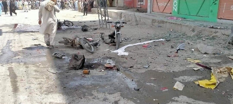 CHAMAN blast - A bomb went off in Chaman area of Balochistan’s Qillah Abdullah district on Monday morning, leaving five persons martyred and 21 injured. The bomb was planted by unknown miscreants in a motorcycle parked in front of Haji Nida Market in Chaman, and it was detonated when a vehicle of the Anti-Narcotics Force (ANF) was passing nearby. In the blast, five persons were martyred whereas 21 persons including two ANF Soldiers suffered injuries. Five of the injured persons including both ANF Solders are in serious condition. The Tehreek-ul-Ehrar, a wing of banned Tehreek-i-Taliban Pakistan (TTP), has claimed the responsibility of the Chaman blast.