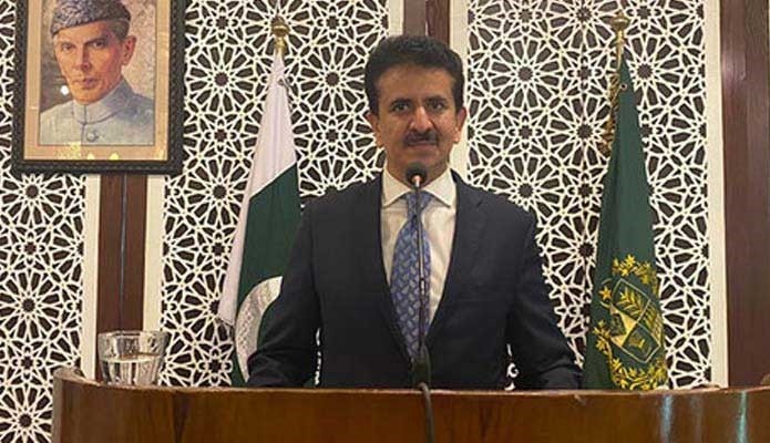 Yemen - Pakistan has strongly condemned the recent missile and drone strikes by Houthis on the Kingdom of Saudi Arabia, which is a violation of the Kingdom's sovereignty and territorial integrity.  “We commend how Saudi Arabia's successful defensive actions prevented loss of many innocent civilian lives. Pakistan expresses full solidarity with Saudi Arabia and supports the Kingdom's right to defend itself against aggression,” the Foreign Office Spokesperson Zahid Hafeez Chaudhri said on Tuesday. The Spokesperson said that Pakistan has consistently urged all parties to the conflict in Yemen to engage in a meaningful and peaceful dialogue to end the hostilities in line with the UN Security Council Resolution 2216. In this regard, we appreciate the positive step taken by the Coalition to Restore Legitimacy in Yemen, when it unilaterally declared ceasefire earlier this year. It is, however, regrettable that this step was not reciprocated positively.  Zahid Hafeez Chaudhri said that Pakistan expresses deep concern at the recent escalation of conflict in Yemen as the city of Marib is threatened by the Houthi militias.  The Foreign Office Spokesperson said that we believe that if military conflict engulfs Marib, it will result in a serious humanitarian catastrophe. This will further compound the existing precarious humanitarian situation in the country that has already seen countless deaths and injuries, and millions displaced, he added. “We urge all parties to the conflict in Yemen, in particular the Houthis, to cease military actions, engage in a serious dialogue to end the conflict on the basis of the relevant UN Security Council resolutions, and respond positively to the proposals made by Martin Griffith, the United Nation's Special Envoy to Yemen,” he said. The Spokesperson further said that Pakistan believes that war serves no purpose, and all issues can be resolved through peaceful dialogue. He added that adopting this path early will save thousands of innocent lives, as well as the future of the Yemeni people.