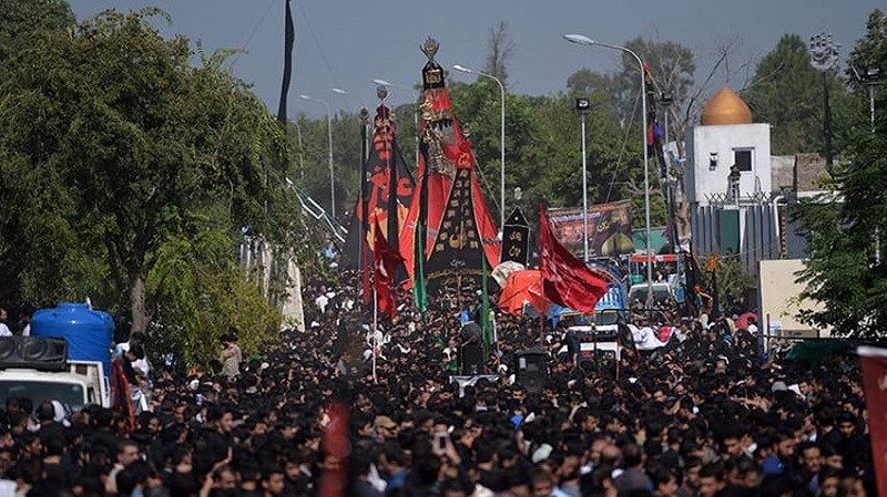 Islamabad Traffic Plan - The 9th of Muharram is being observed throughout the Country on Saturday with due solemnity and sanctity to pay homage to the sacrifice rendered by Hazrat Imam Hussain (RA) and his companions in Karbala. In memory of martyrs of Karbala, Taazia and Zuljinah processions are being taken out in different parts of the Country. Ulema and Zakireen are shedding light on the bright and candid teachings of Hazrat Imam Hussain (RA) and his great companions. Meanwhile, elaborate security arrangements have been made to avoid any untoward incident during the mourning processions. In Islamabad, the main procession of Taazia and Zuljinah is being taken out from Markazi Imambargah Asna Ashri in G-6/2 and it will terminate at the same place after passing through the traditional route. The DIG (Operations) Waqar Uddin Syed himself is monitoring all the security measures. More than 4,000 personnel of Police, Rangers, FC, Special Branch, Traffic Police, and Bomb Disposal Squad have been deployed in the Federal Capital on security duties. In the view of security concerns, the mobile services will remain suspended in a few areas of the Federal Capital till the culmination of mourning procession. Furthermore, a team of Bomb Disposal Squad equipped with the latest technology will carry out the search in front of the procession. The video surveillance of the procession will be conducted through Safe City Cameras and Drone Cameras. Separately, to ensure the smooth flow of traffic in Islamabad, a special traffic plan for the procession of the 9th of Muharram-ul-Haram has also been chalked out.