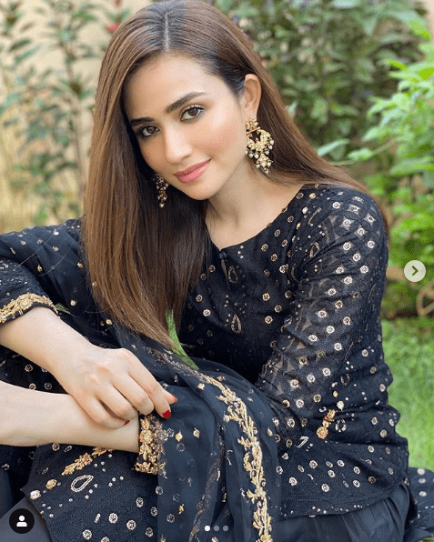 Sana Javed is such a gorgeous yet elegant actress of Pakistan Drama Industry. Her exceptional acting skills make her stand out from the rest and she has never disappointed her fans at any point. The way she dresses up and carries herself in fashion; it makes her perfect. Sana Javed's recent photos are best to set up new traditional wear goals and she is looking absolutely gorgeous! Check out this collection! Sana Javed's Recent Photos to Leave you Amazed! The most beautiful Sana Javed is looking so gorgeous in all of these clicks from some recent photo shoots and fans are in love. Have a look! Sana in Black & Gold Traditional Wear The divine black when merges with the fine aesthetic touch of gold, it makes an attire gain a luxurious look. Sana Javed has carried this traditional wear at the best as if it was made for her. A three piece finely designed dress with a comeback of Shalwar in trend, makes it so beautiful to wear thing. Check out these clicks! Sana in White & Gold Traditional Wear Another photo shoot from Sana Javed's Instagram presents you the classy and pure combination of white with gold. Here Sana is dolled up more into a traditionally rich style while adding up to the grace of this well-designed attire. Have a look! About Sana Javed Sana Javed was born on 25 March, 1993 in Jeddah, Saudi Arabia and she is 27 years old. She got her schooling done from Karachi Grammer School whereas completed her Graduation from University of Karachi. She can speak three languages i.e. Urdu, English and Punjabi. Her start is Aries whereas her hobbies include listening to music & acting. Her height is 5 feet 4 inches. Her net worth is 10 million and she is taking Rs. 1 Lac per episode of drama. Sana Javed’s Career Sana Javed started her career with modeling and by making appearance in various TV commercials including Coca Cola, Mobilink, Warid Glow, Lipton and many others. Her first drama serial was ‘Mera Pehla Pyar’, which made her get a boost in her popularity within no time. Apart from lead roles, her appearance as a supporting actress has been appreciated as well like in Shehr-e-Zaat and Pyare Afzal.  Her glowing beauty, elegance and smart innocence made her gain so much attention and that’s the reason she has so many fans. She has given many hit serials till the date like Khaani and Ruswai.  Sana's Dramas List Here is the list of dramas in which Sana proved that she is a brilliant actress: Shehr-e-Zaat Mera Pehla Pyar Pyarey Afzal Ranjish Hi Sahi Meenu Ka Susral Meri Dulari Goya Chingari Dil Ka Kia Rung Karun Shareek-e-Hayat Koi Deepak ho Paiwind Maana Ka Gharana Aitraaz Zara Yaad Kar