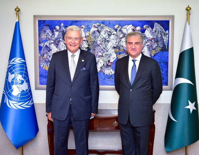 UNGA President-elect - The President-elect of the 75th Session of the United Nations General Assembly (UNGA) Volkan Bozkir has stressed that resolution of Jammu and Kashmir dispute is key to sustainable peace in South Asia. While addressing a News Conference along with the Foreign Minister Shah Mahmood Qureshi in Islamabad on Monday, he said that regional security should be maintained through political and diplomatic means. Volkan Bozkir said that difficult challenges can be resolved peacefully through meaningful mutual engagements. The Press Conference followed Volkan Bozkir’s separate meetings with the Foreign Minister Shah Mahmood Qureshi and Prime Minister Imran Khan. The UNGA president-elect said that both the prime minister and the foreign minister presented their approach to the Kashmir issue during talks. Volkan Bozkir said that if my assistance is requested by the parties, he will be ready to provide contributions within his mandate. Referring to his meeting with Prime Minister Imran Khan, the president-elect of the UN general assembly said that Imran Khan is a well-known political figure in the world who has a vision for the region and the world peace and security as well as also other important issues faced by the world including climate change and problems of least developed countries. The president-elect stressed the UN role must also be more towards the countries that are in need. Volkan Bozkir said that the world is currently faced with many challenges including humanitarian and deadly conflicts. He said that the unprecedented health challenge of COVID-19 is a threat to social-political and economic consequences. Extending condolences to Pakistan over the loss of lives it faced due to COVID-19, he said that Pakistan has been a good example for the world to deal with the pandemic through its policies. He said Pakistan has done better than other countries. In his remarks, the Foreign Minister Shah Mahmood Qureshi said that the UN Security Council has deliberated on the lingering Kashmir dispute three times in a year which is unprecedented and we are grateful to it. Shah Mahmood Qureshi said that Pakistan desires that the discussion on the Kashmir dispute is also held in the UN general assembly as it is the pulse of the world that highlights the views of the comity of nations. The foreign minister said that the people of Indian Occupied Jammu and Kashmir are concerned over the demographic change taking place there.