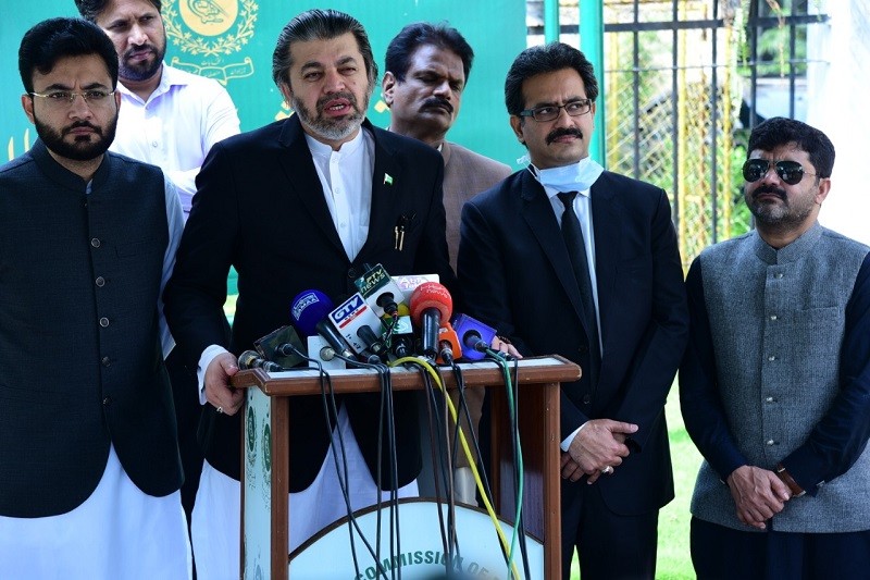 Ali Muhammad Khan - The Minister of State for Parliamentary Affairs Ali Muhammad Khan has said that the status quo parties do not want change in the Country. Talking to the media persons in Islamabad on Thursday along with the Parliamentary Secretary for Railways Farrukh Habib, the Minister of State said that everybody is equal before the law. Ali Muhammad Khan said that just like Pakistan Tehreek-e-Insaaf (PTI), other political parties should also submit details of their accounts before the Election Commission of Pakistan (ECP). The Parliamentary Secretary for Railways Farrukh Habib said that Pakistan People’s Party (PPP) and Pakistan Muslim League-Nawaz (PML-N) want to hide their corruption and evade accountability but PTI will continue to expose their corruption and irregularities.