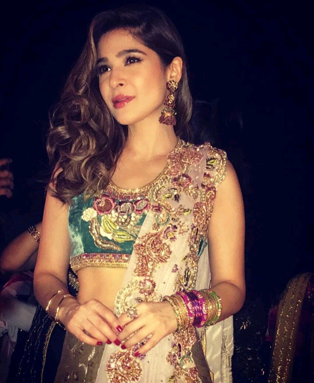 Ayesha mostly loves to wear western and bold dresses. She is a fashionista and always stands out in terms of dress-ups specifically in award shows. Here we have compiled some bold pictures of Ayesha Omer that will leave you stunned!