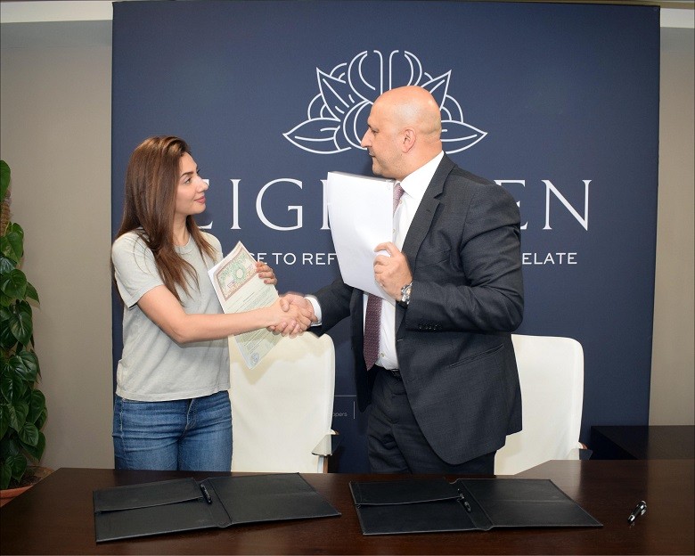 Eighteen, the luxury real estate project, has signed Mahira Khan as their brand ambassador, the actress is set to appear in Eighteen’s new TVC campaign. Mahira Khan has previously worked with the brand as well and was a part of the first ever TVC of Eighteen, a star-studded affair where Mahira Khan was featured alongside other top celebrities of Pakistan. Eighteen’s CEO, Tarek Hamdy added, “Mahira is admired and revered by Pakistanis all over the world. She has been an integral part of Eighteen’s journey and she understands our brand values and ethos, so we are absolutely delighted to be working with a talent like her. Since her work goes beyond boundaries, it resonates with not only Pakistanis but also with our expat audiences residing all over the world.” Eighteen is a golf course community located in the suburbs of Islamabad offering world-class amenities to its residents. Home to the finest commercial and residential spaces with state-of-the-art amenities to deliver the promise of destination living. It is an exclusive joint venture of Egypt-based Ora Developers, and Saif Group and Kohistan Builders (KBD) of Pakistan. Located 10 minutes from the New Islamabad International Airport, the grand project occupies a focal place in the twin cities.