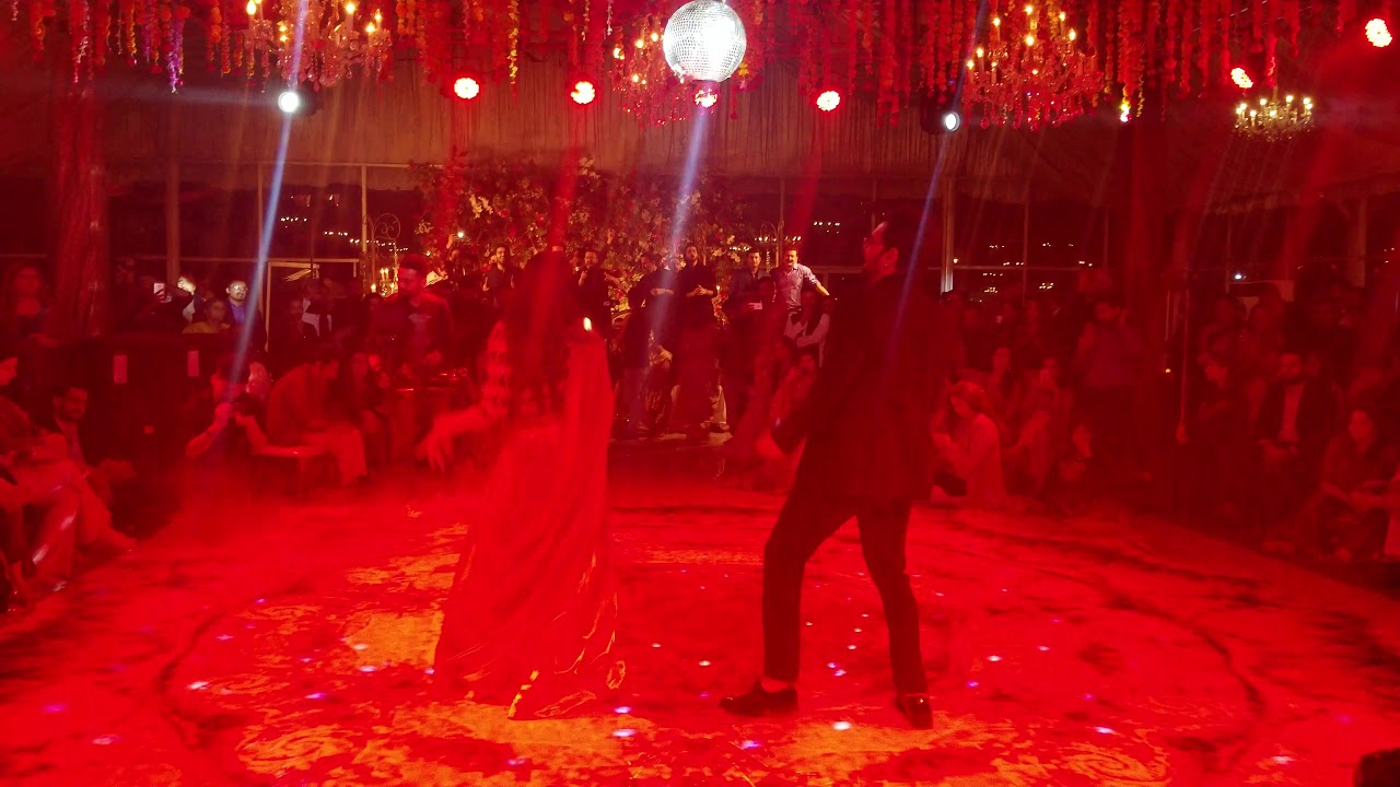 Weddings turn out as a special occasion when celebrities join them. They always make it special with their dance performances and so here we have such an entertaining video. A video has gone viral on social media in which we can see Hira Mani and Yasir Hussain hitting the dance floor with great zeal and zest. Although they haven't worked together but being good friends, they have made sure to entertain everyone at the fullest. Check out this amazing video and enjoy! Hira Mani and Yasir Hussain Hit the Dance Floor! We know that Hira Mani is one of the most talented actresses and all of her projects until now have been the best. When it comes to Yasir Hussain, he is quite famous as a host, actor and then related to his controversial statements on different occasions. However, a very few among the fans know that Hira and Yasir make a wonderful, full of energy dance couple. To prove it right, here we have got a video for all of you! Watch it now and enjoy the dance moves!