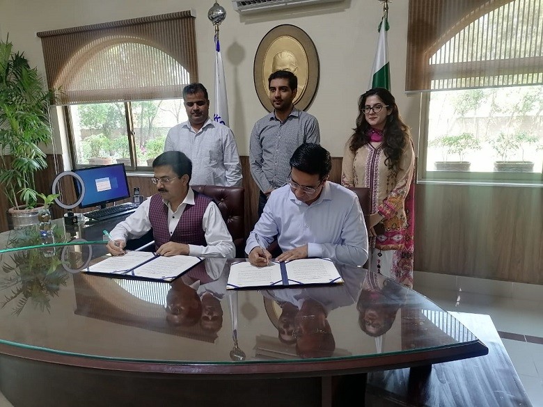 University of Sialkot - The Center for Global & Strategic Studies (CGSS) and the University of Sialkot on Tuesday signed a memorandum of understanding (MoU) for mutual cooperation. The Executive Director CGSS Lt Colonel (retd) Khalid Taimur Akram and the Vice Chancellor University of Sialkot Professor Dr. Saeed Ul Hasan Chishti signed the MoU on behalf of their institutions. Under the MoU, both institutions agreed to facilitate cooperation in the areas of mutual interest and to explore opportunities to involve academia in the multilateral fields. It was decided that the CGSS and the University of Sialkot will collaboratively work in the field of research and other activities related to the Eurasian region. Furthermore, cooperation in academic and industrial research will also be initiated. The University of Sialkot’s Vice Chancellor Professor Dr. Saeed Ul Hasan Chishti and the Pro-Vice Chancellor Professor Dr. Naeem Ahmed Chaudhry appreciated the active role of the CGSS in enhancing regional connectivity and promoting the positive and national interest of Pakistan.