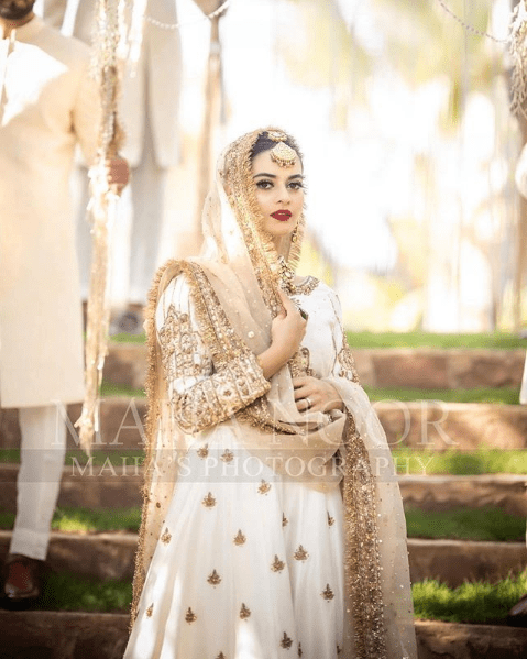 Minal Khan has been in the limelight these days for her different photoshoots. Although she received massive criticism for a recent shoot she got done with for a shoe brand, however, she is back with grace once again. Minal is wearing Maha Wajahat's bridal wear and looking heavenly stunning in all of these clicks. Here we have got Minal Khan's latest photoshoot!