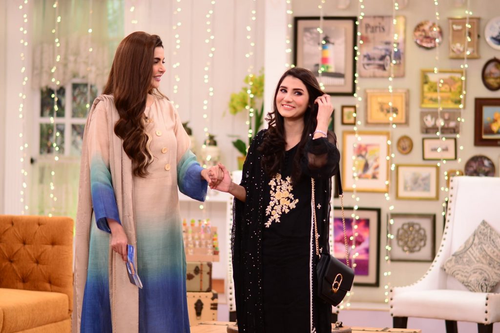 Nimra Ali, who recently got famous with her viral video on social media, has now made way to Nida Yasir's morning show. Nimra Ali is popular for her non-stop crispy talks as she is super confident to face the camera. As soon as she got a chance to come onscreen, her level of excitement reached to such an extent that her videos went viral on the internet. Until now, Nimra has appeared in different interviews and now Nida Yasir also invited her on Good Morning Pakistan. Nimra Ali spoke her heart out on the show and here we have got the details!