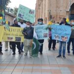 Ecuador - For the first time in history, a rally was organized in Ecuador to express solidarity with Kashmiris and strongly denounce the atrocities perpetrated by the Indian forces against innocent and unarmed people in Illegally Occupied Jammu and Kashmir. The rally was organized in Cuenca, the Capital of Ecuador’s Azuay Province. A large number of people from all walks of life participated in the rally to voice their solidarity with oppressed Kashmiris and urge the International Community to play its due role to resolve the lingering issue of Kashmir. The participants of the rally were holding Pakistani and Kashmiri flags. They were also holding placards inscribed with slogans in Urdu, English and Spanish to express solidarity with the people of Indian Occupied Kashmir. The placards read; “Solidarity with Kashmiri women and children”, “Kashmiris deserve world attention”, and “Stop genocide in Kashmir.” The Indian forces have killed 95,686 innocent civilians in the Occupied Jammu and Kashmir from January 1989 till September 30, 2020 as per the Kashmir Media Service.