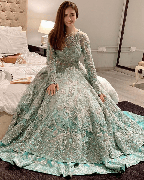Check out these top ten clicks of Sana Javed in which she is setting fashion goals for everyone. Hold your heart as these pictures will simply blow you away. Take a look!