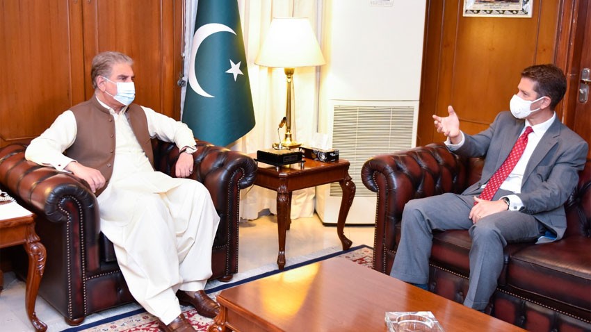 Pakistan-UK trade partnership - The Foreign Minister Shah Mahmood Qureshi has said that Pakistan is desirous to further promote trade partnership with the United Kingdom. Talking to the British High Commissioner Dr Christian Turner at the Ministry of Foreign Affairs in Islamabad on Tuesday, the minister said that Pakistan and Britain enjoy deep and longstanding bilateral relations. Alluding to the Indian atrocities in illegally occupied Jammu and Kashmir, the foreign minister urged the International Community to play its role for the resolution of the Kashmir dispute as per the UN Security Council resolutions. The British High Commissioner commended Pakistan's conciliatory efforts for peace in Afghanistan. Dr Christian Turner was also appreciative of Pakistan's strategy against COVID-19. The two sides also held a discussion for the promotion of cooperation in the areas of climate change, education, and tourism. Meanwhile, the British Airways has begun its flights to Lahore. The airline’s first flight BA-259 landed in Lahore from Heathrow in the wee hours of Tuesday.