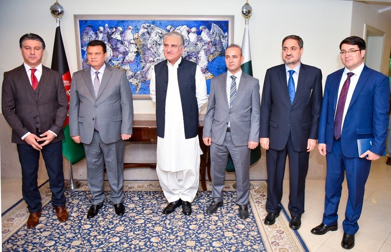 Intra-Afghan negotiations - The Foreign Minister Shah Mahmood Qureshi has underlined that progress in the intra-Afghan negotiations would help in reduction in violence leading to ceasefire in the war-torn Country. Talking to the Speaker of Afghanistan’s Wolesi Jirga Mir Rahman Rahmani who met him at the Ministry of Foreign Affairs in Islamabad on Saturday, the minister reaffirmed Pakistan’s support for a peaceful, stable and prosperous Afghanistan and highlighted Pakistan’s positive contribution to the Afghan peace process.  The foreign minister stressed that after the Afghans themselves, no other Country had a greater stake in lasting peace in Afghanistan than Pakistan.  Qureshi noted that Prime Minister Imran Khan had repeatedly underlined that there was no military solution to the conflict in Afghanistan and that a political solution was the only way forward.  The minister said that the US-Taliban peace agreement has provided a historic opportunity for the Afghan leaders to now work together and secure an inclusive, broad-based and comprehensive political settlement. Shah Mahmood Qureshi also cautioned that there was a need to remain watchful of the role of “spoilers” who did not wish to see peace and stability return to Afghanistan or were averse to strong Pakistan-Afghanistan relations. On the bilateral plane, the minister stressed the importance of the Afghanistan-Pakistan Action Plan for Peace and Solidarity (APAPPS) noting that this mechanism provided the best platform to address all relevant issues. The foreign minister underscored that enormous synergies and complementarities existed in trade and economic fields between the two Countries which should be optimally utilized.  Qureshi said that a new visa regime has been implemented for Afghan nationals which would facilitate people-to-people links. Shah Mahmood Qureshi also emphasized the importance of inter-parliamentary cooperation between Pakistan and Afghanistan with increased interaction through the respective Parliamentary Friendship Groups as well as between women parliamentarians on both sides. Mir Rahman Rahmani accompanied by a high-level delegation is on a three-day bilateral visit from October 23-25, 2020.  The Speaker of Afghanistan’s Wolesi Jirga will also participate in “Pakistan-Afghanistan Trade and Investment Forum 2020 - Partnership for Mutual Benefit” Seminar in Islamabad on October 26-27, 2020.