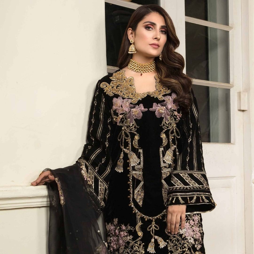 Ayeza Khan Looks Heavenly Gorgeous in Ornamental Luxury Collection!