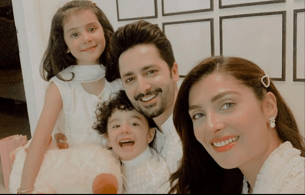 Ayeza Khan - Top 10 Clicks When She Had The Best Time With Family!